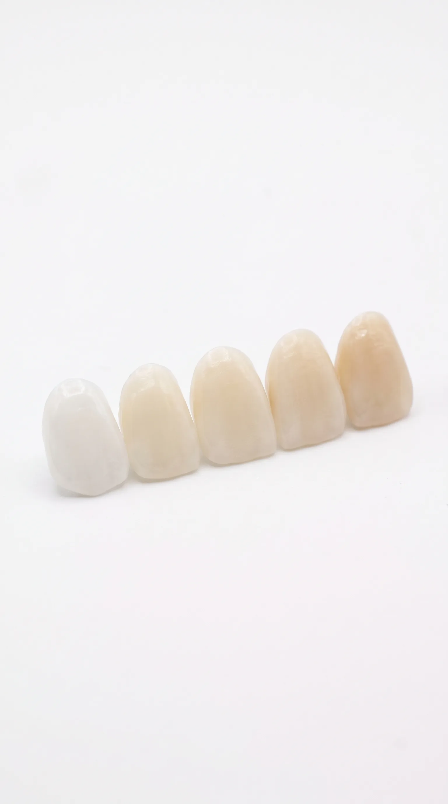 Nuanțe Fațete Dentare Emax - Denteca București Nuanțe de culori disponibile pentru fațete dentare ceramice Emax